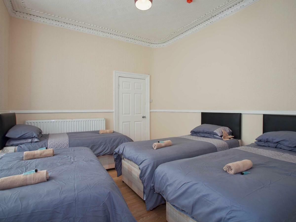 Crew Rooms Anfield Liverpool Bagian luar foto